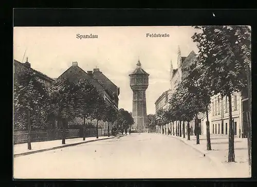 AK Berlin-Spandau, Feldstrasse mit Wasserturm