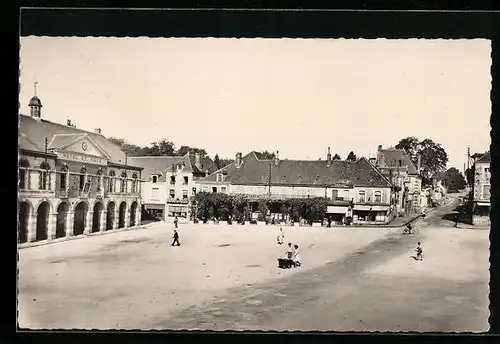 AK Longny-au-Perche, La place