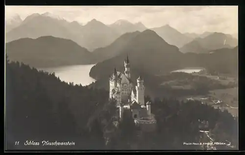AK Hohenschwangau, Schloss Neuschwanstein mit Berggipfeln aus der Vogelschau