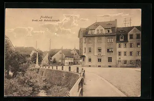 AK Frohburg, Bank mit Bahnhofstrasse und Denkmal