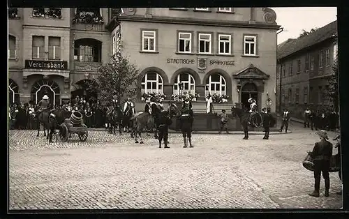 Foto-AK Rodach, Historisches Festspiel, Marktplatz mit Vereinsbank und Coburger Strasse