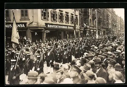 Foto-AK Nürnberg, Kaiserstrasse Ecke Adlerstrasse, Festlicher Umzug