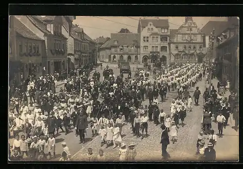 Foto-AK Rodach, Turnfest, Festmarsch über den Marktplatz