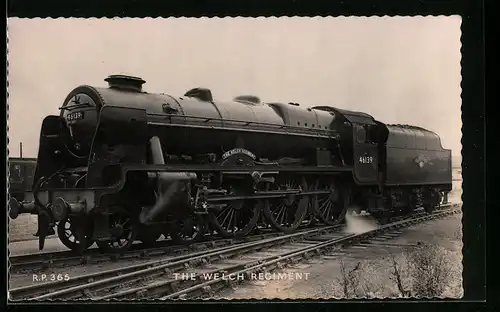 AK The Welch Regiment, englische Eisenbahn