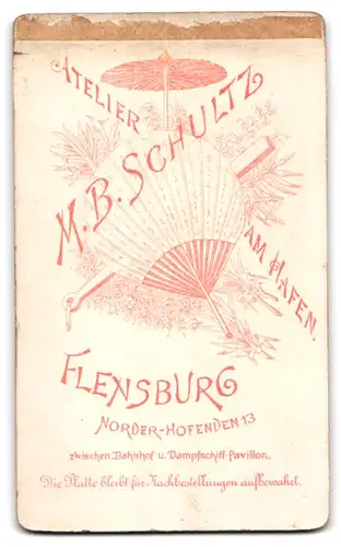 Fotografie M. B. Schultz, Flensburg, Norder-Hofenden 13, Apartes Fräulein im taillierten Kleid