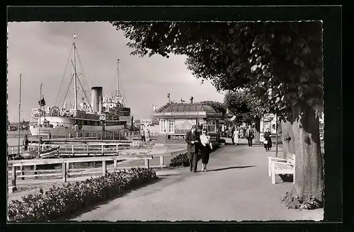 AK Travemünde, Promenade mit MS Dania