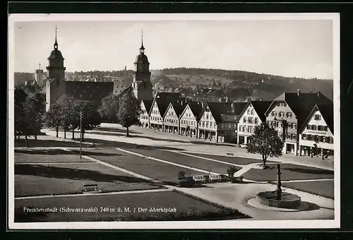 AK Freudenstadt /Schwarzwald, Der Marktplatz mit Brunnen