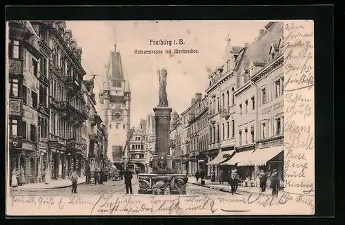 AK Freiburg i. B., Kaiserstrasse mit Geschäften und Martinstor
