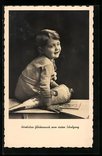 AK Lächelnder Junge mit Zuckertüte