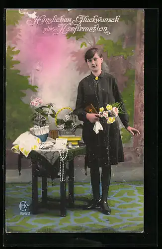 AK Junge Dame mit Geschenken zur Konfirmation