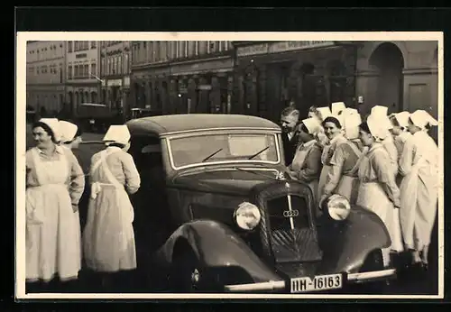 Foto-AK Wanderer Auto mit Kfz-Kennzeichen HH-16163, Rot-Kreuz-Schwestern