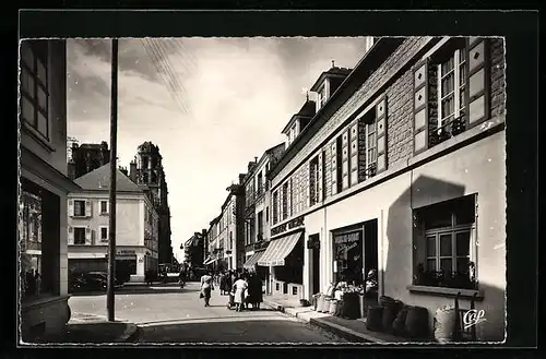 AK Argentan, Rue Aristide Briand, Strassenpartie