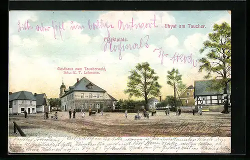 AK Uhyst am Taucher, Marktplatz mit Gasthaus zum Taucherwald und Passanten