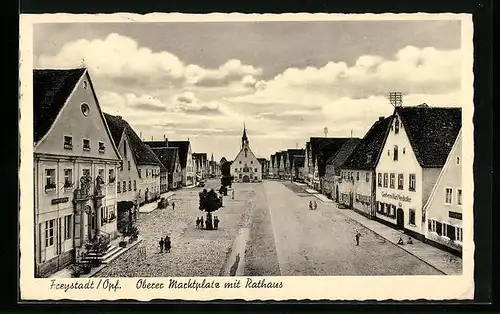 AK Freystadt i. Opf., Oberer Marktplatz mit Rathaus