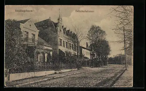 AK Stallupönen, Bahnhfostrasse mit Bäumen