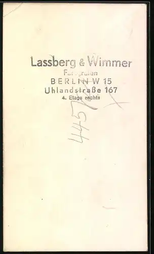 Fotografie Lassberg & Wimmer, Berlin, Motorrad-Rennfahrer mit Helm & Schutzbrille