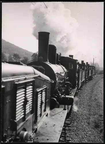 Fotografie Eisenbahn Schweiz, mehrere Dampf-Lokomotiven aneinander gekoppelt