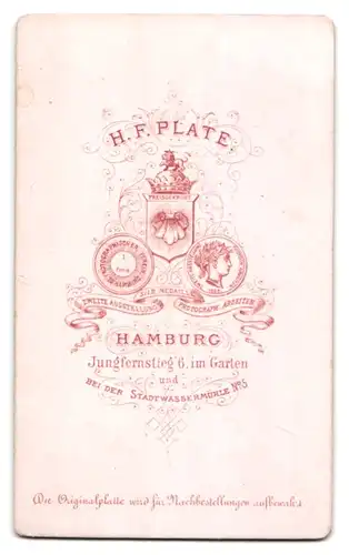 Fotografie H. F. Plate, Hamburg, Jungfernstieg 6, Junge Dame mit Kragenbrosche