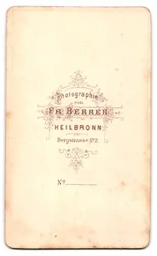 Fotografie Fr. Berrer, Heilbronn, Bergstrasse 2, Gutaussehendes Mädchen im Kleid mit Ohrringen