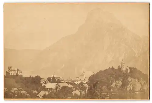 Fotografie unbekannter Fotograf, Ansicht Traunkirchen, Blick auf den Ort mit Alpenpanorama