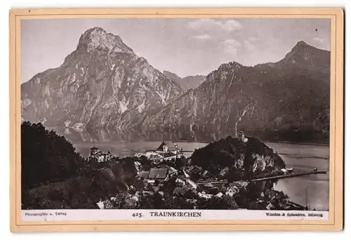 Fotografie Würthle & Spinnhirn, Salzburg, Ansicht Traunkirchen, Blick auf den Ort mit Alpen