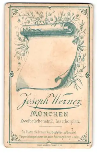 Fotografie Joseph Werner, München, Zweibrückenstr. 2, ausgerolltes Pergamant mit Schriftzug Widmung samt Blumen