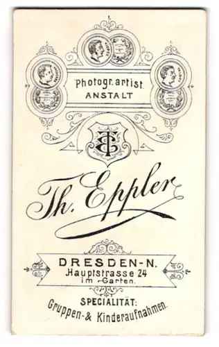Fotografie Th. Eppler, Dresden, Monogramm des Fotografen und Medaillen mit Portraits Daguerre, Niepce und Talbot
