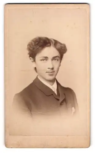 Fotografie Teich Hanfstaengl, Dresden, junger Mann Joh. Teich im Anzug