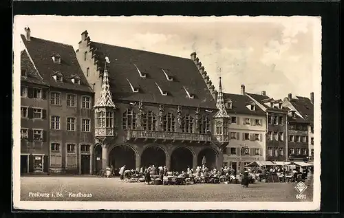 AK Freiburg i. Br., Marktstände vor dem Kaufhaus
