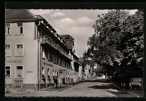 AK Königsfeld /Schwarzw., Strassenpartie mit Hotel