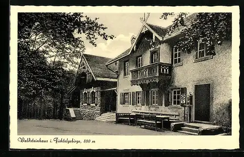 AK Waldstein i. Fichtelgebirge, Das Waldsteinahaus auf dem Gipfel des Waldstein im Buchenwald