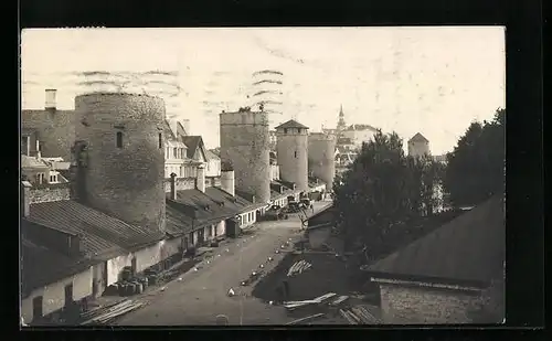 AK Tallinn, Strassenpartie mit Türmen