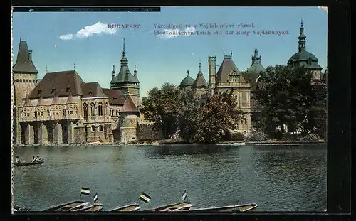 AK Budapest, Stadtwäldchen-Teich mit der Burg Vajdahunyad