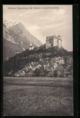 AK Balzers, Schloss Gutenberg von einem Feld aus gesehen