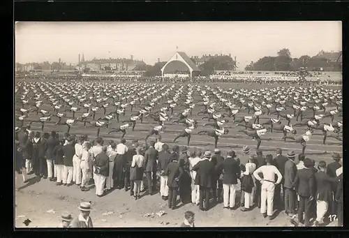 AK Leipzig, Deutsches Arbeiter Turn- und Sportfest 1922, Formations-Vorführung, mit Bühnenblick