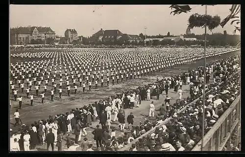 AK Leipzig, Deutsches Arbeiter Turn- und Sportfest 1922, Formations-Vorführung mit Zuschauern aus der Vogelschau