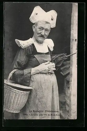 AK Mann verkleidet sich als Frau in bretonischer Tracht, Travestie