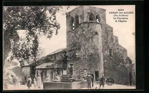 AK Auzat-sur-Allier, La Fontaine et l`Eglise