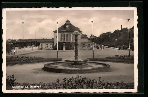 AK Glauchau Sa., Bahnhof mit Brunnen