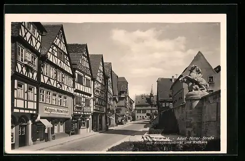 AK Ochsenfurt a. M., Strasse mit Kriegerdenkmal und Rathaus