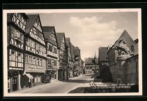 AK Ochsenfurt a. M., Strasse mit Kriegerdenkmal und Rathaus