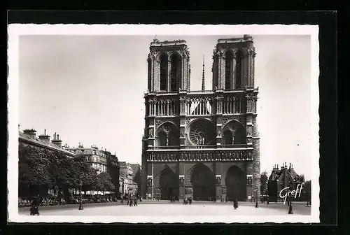 AK Paris, Cathédrale Notre-Dame im Sommer