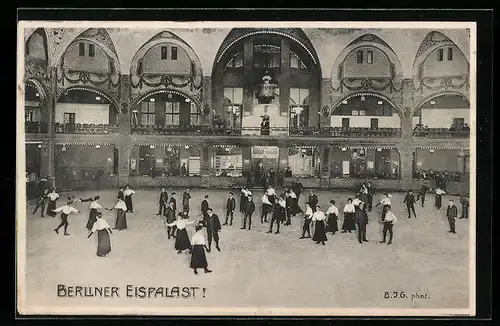 AK Berlin-Schöneberg, Eispalast, Innenansicht mit Gästen