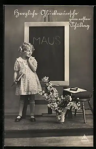 Foto-AK Photochemie Berlin Nr. 7268 /4: Junges Mädel im Kleid an Schultafel