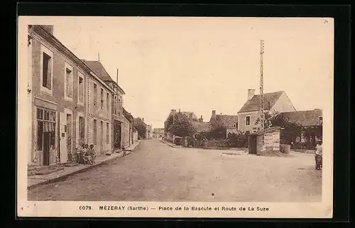 AK Mézeray, Place de la Bascule et Route de La Suze