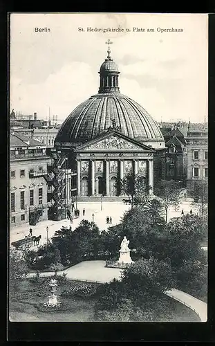 AK Berlin, St. Hedwigskirche u. Platz am Opernhaus