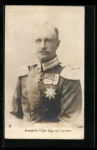 AK Kronprinz Friedrich August von Sachsen in Uniform mit Orden