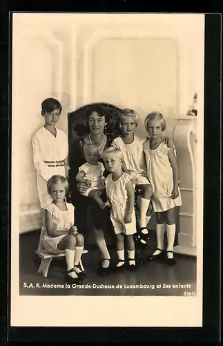 AK Madame la Grande-Duchesse de Luxembourg et Ses enfants, von Luxemburg