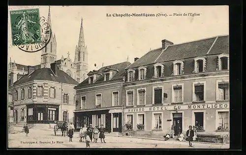 AK La Chapelle-Montligeon, Place de l`Eglise