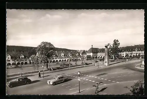 AK Freudenstadt / Schwarzwald, Marktplatz vor dem Postamt